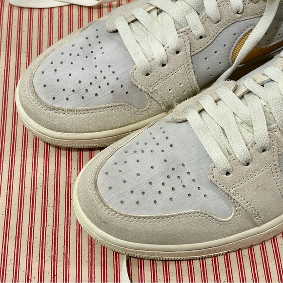 Air Jordan 1 High Zoom CMFT 2 Sail Gold Men’s 7.5 LIKE NEW (Box Included) - Picture 3 of 10